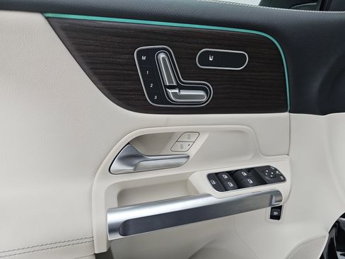 New 2026 Mercedes-Benz GLB 250 4MATIC image 12