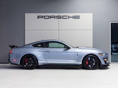 Used 2022 Ford Mustang Shelby GT500 w/ Technology Package RWD image 8