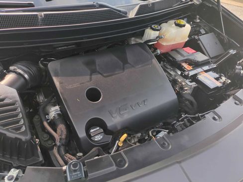 Used 2020 Chevrolet Traverse LT FWD image 29