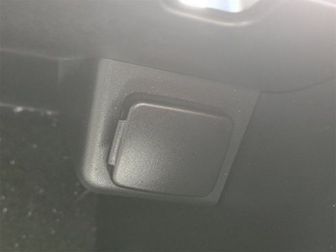 Used 2022 Ford Explorer XLT image 25