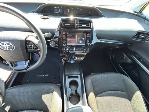 Used 2021 Toyota Prius LE FWD image 17