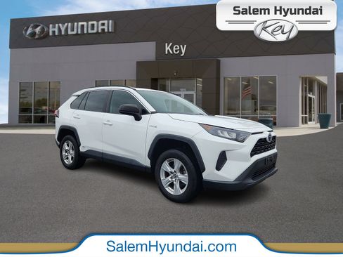 Used 2021 Toyota RAV4 LE image 1
