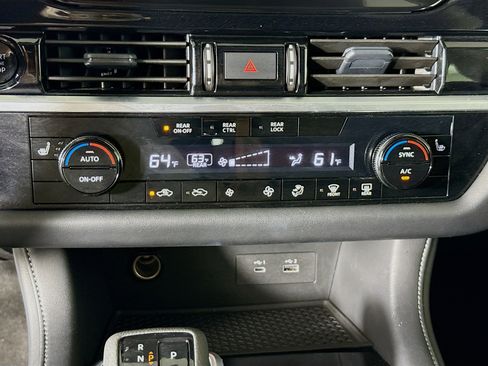 Used 2025 Nissan Pathfinder SV FWD image 17