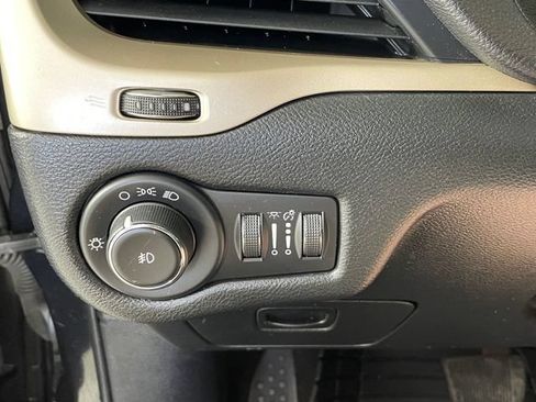 Used 2014 Jeep Cherokee Latitude AWD/4WD image 14