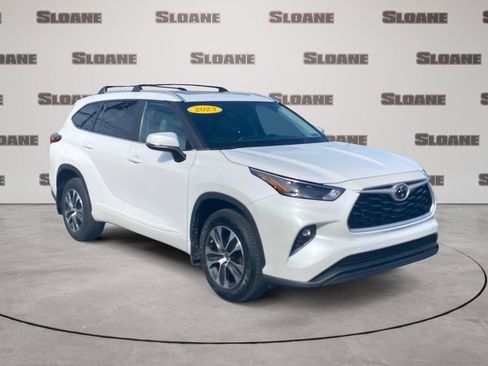 Used 2023 Toyota Highlander XLE AWD/4WD image 7