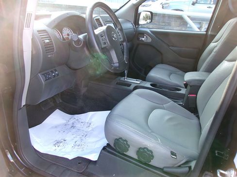 Used 2018 Nissan Frontier PRO-4X image 15