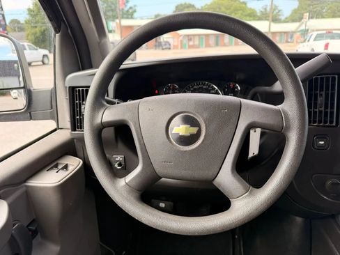 Used 2017 Chevrolet Express 2500 RWD image 14