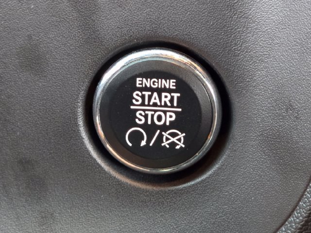 Used 2013 Dodge Challenger R/T RWD image 13