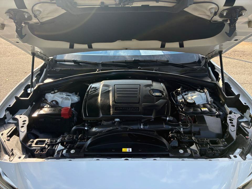 Used 2019 Jaguar F-PACE Prestige AWD/4WD image 16