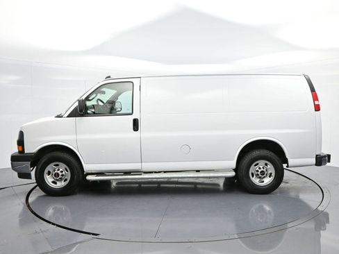 Used 2024 GMC Savana 2500 w/ Driver Convenience Package image 4