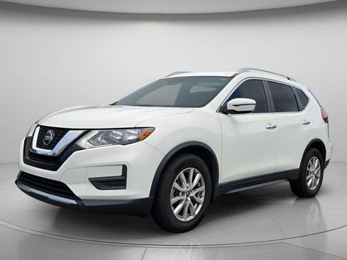 Used 2019 Nissan Rogue S w/ Special Edition Package FWD image 3