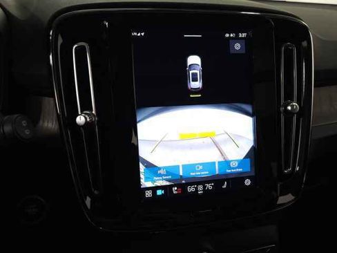 Used 2023 Volvo XC40 B4 Plus w/ Protection Package Premier image 28