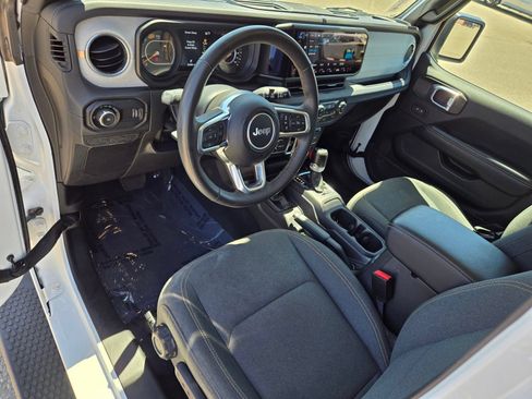 Used 2024 Jeep Wrangler Unlimited Sahara AWD/4WD image 19
