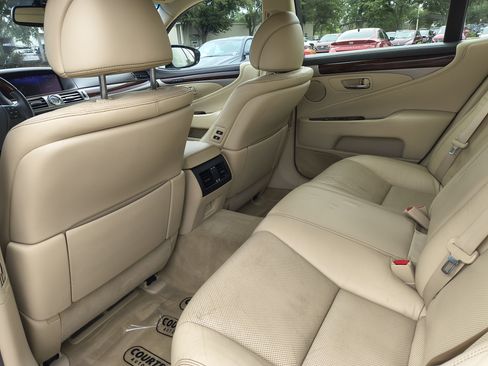 Used 2016 Lexus LS 460 w/ Comfort Package RWD image 19