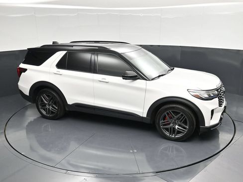 Used 2025 Ford Explorer ST AWD/4WD image 45