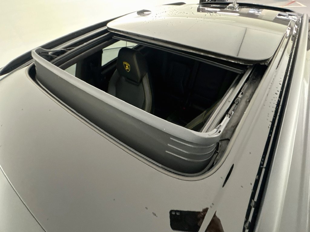 Used 2022 Lamborghini Urus AWD/4WD image 23