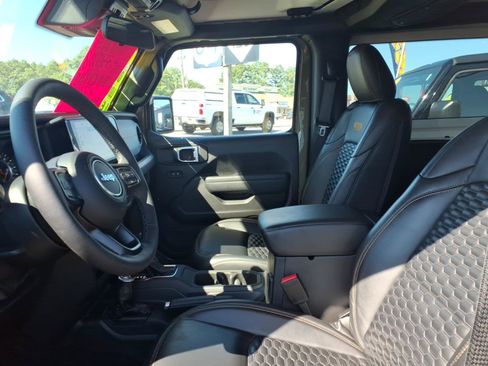 Used 2025 Jeep Wrangler Sport AWD/4WD image 8