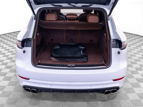 Used 2023 Porsche Cayenne Turbo S w/ Premium Package Plus AWD/4WD image 33