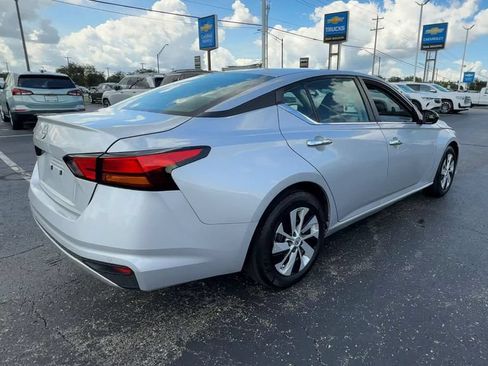 Used 2024 Nissan Altima 2.5 S FWD image 8
