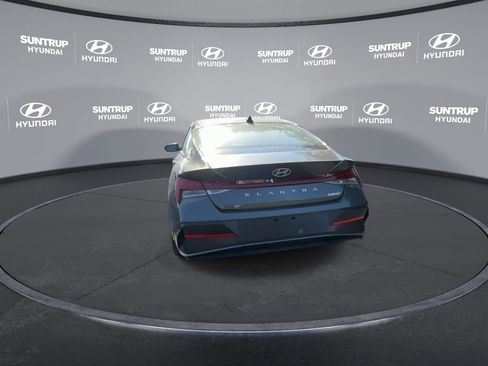 New 2025 Hyundai Elantra Limited image 18