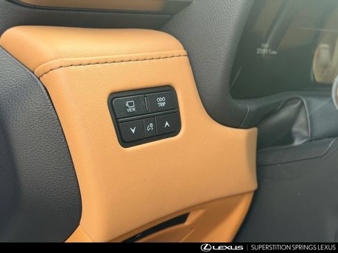 Used 2024 Lexus LX 600 4WD w/ Luxury Package image 10