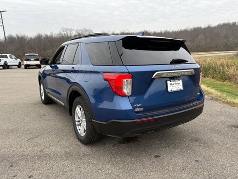 Used 2020 Ford Explorer XLT image 3