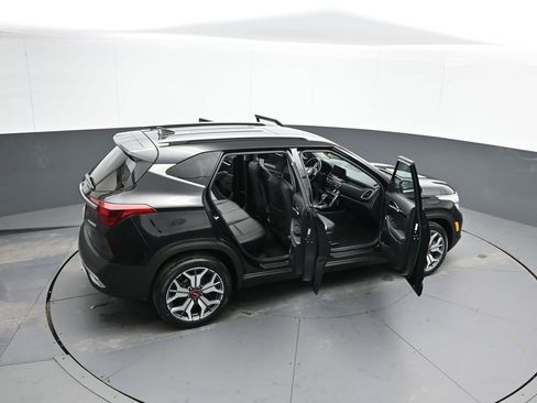 Certified 2021 Kia Seltos SX w/ SX Sunroof Package image 45