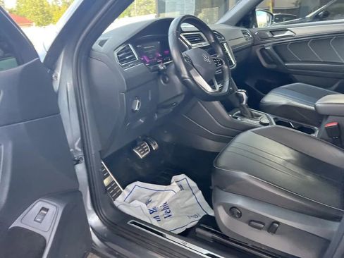 Used 2022 Volkswagen Tiguan SE R-Line image 31