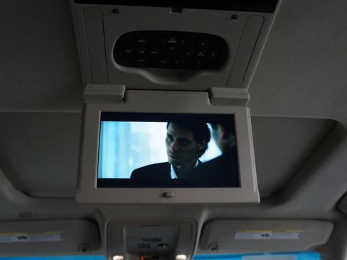 Used 2015 GMC Yukon SLT w/ Open Road Package image 28