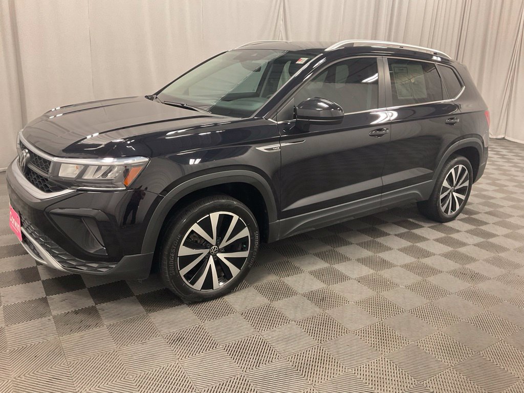 Used 2024 Volkswagen Taos SE w/ MDO Package FWD image 10