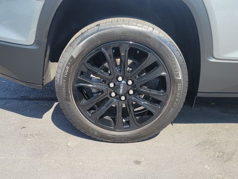 Used 2023 GMC Acadia SLT w/ Elevation Edition FWD image 5