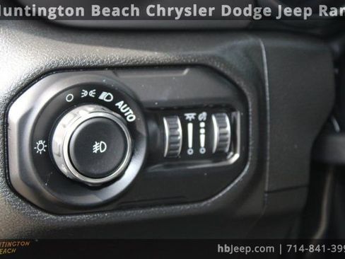 Used 2022 Jeep Wrangler Unlimited Sport image 13