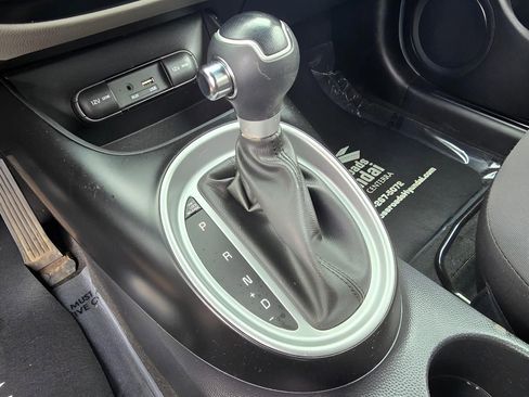Used 2018 Kia Soul FWD image 17