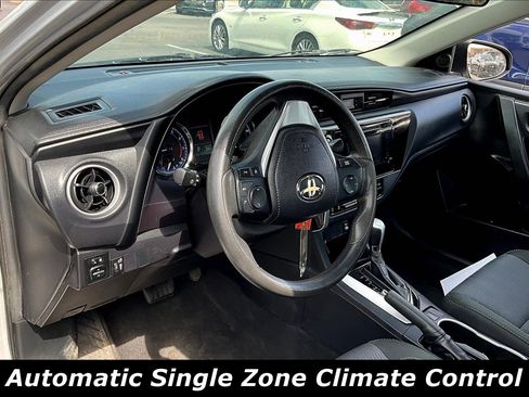 Used 2018 Toyota Corolla LE image 4