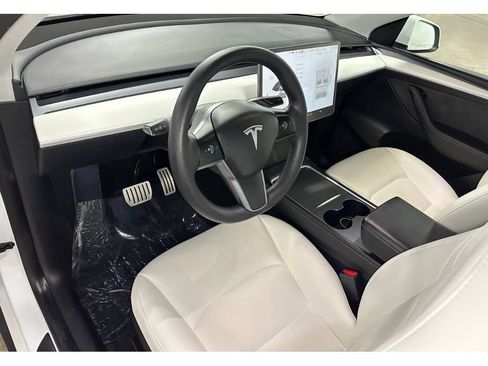 Used 2023 Tesla Model Y Performance image 19