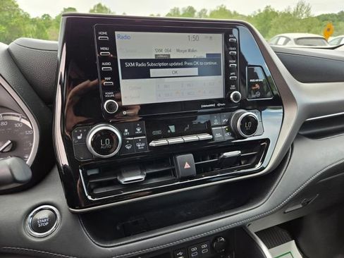 Used 2022 Toyota Highlander XLE image 24