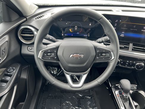 Used 2025 Chevrolet Trax ACTIV w/ Driver Confidence Package FWD image 26