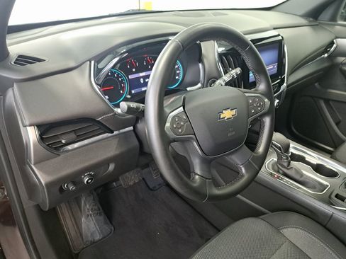 Used 2023 Chevrolet Traverse LT image 9