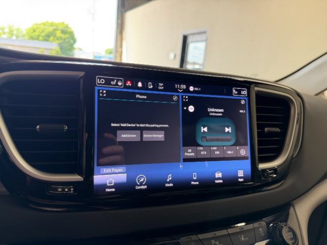 Used 2024 Chrysler Pacifica Touring-L FWD image 16