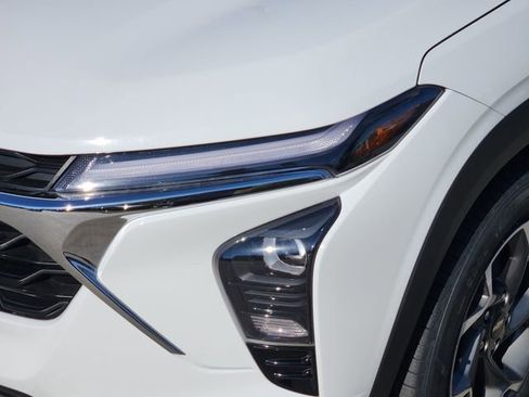 Used 2024 Chevrolet Trax LT image 8