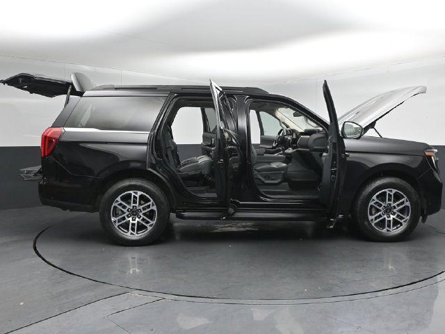 Certified 2025 Ford Expedition Active AWD/4WD image 61