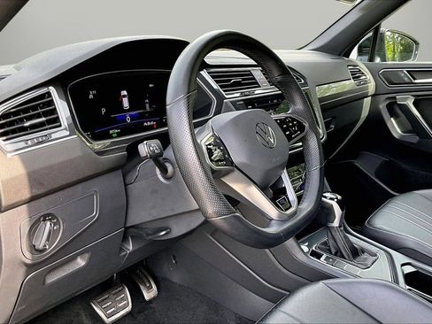 Used 2024 Volkswagen Tiguan SE R-Line FWD image 19