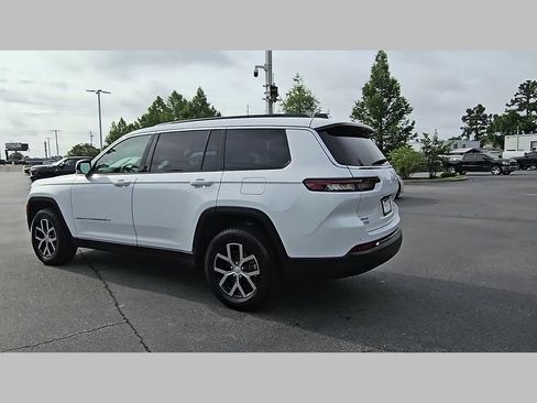 Used 2025 Jeep Grand Cherokee L Limited AWD/4WD image 29