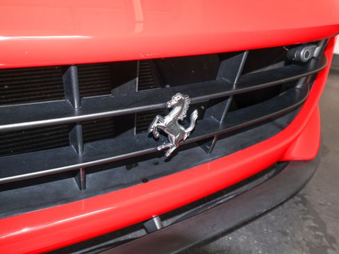 Used 2019 Ferrari Portofino RWD image 43