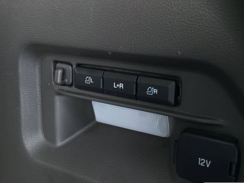 Used 2020 Ford Explorer Platinum w/ Premium Technology Package image 8