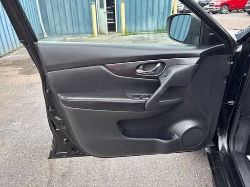 Used 2018 Nissan Rogue SV AWD/4WD image 7