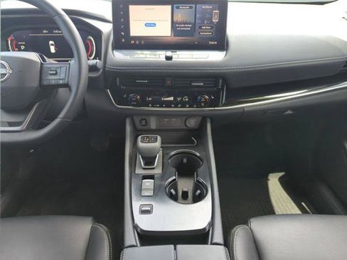 Certified 2025 Nissan Rogue SL FWD image 23