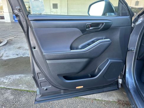 Used 2025 Toyota Highlander LE image 21