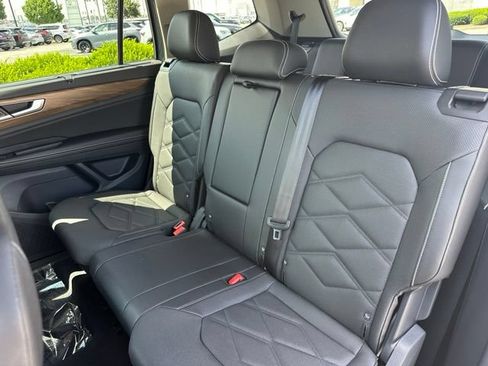 Used 2025 Volkswagen Atlas SE AWD/4WD image 29