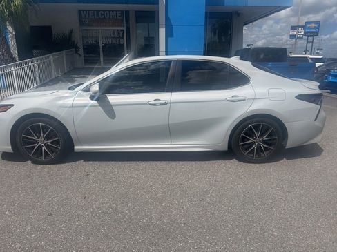 Used 2024 Toyota Camry SE w/ Convenience Package image 5